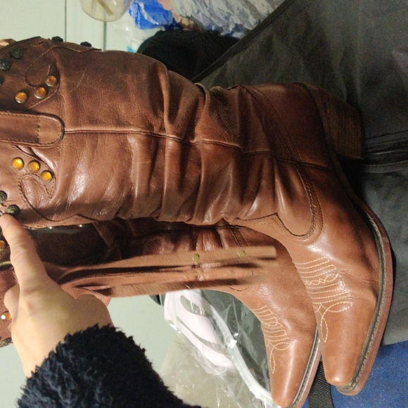 Steve Madden Slouchy Western Boot w Tassel - Picture 2 of 3